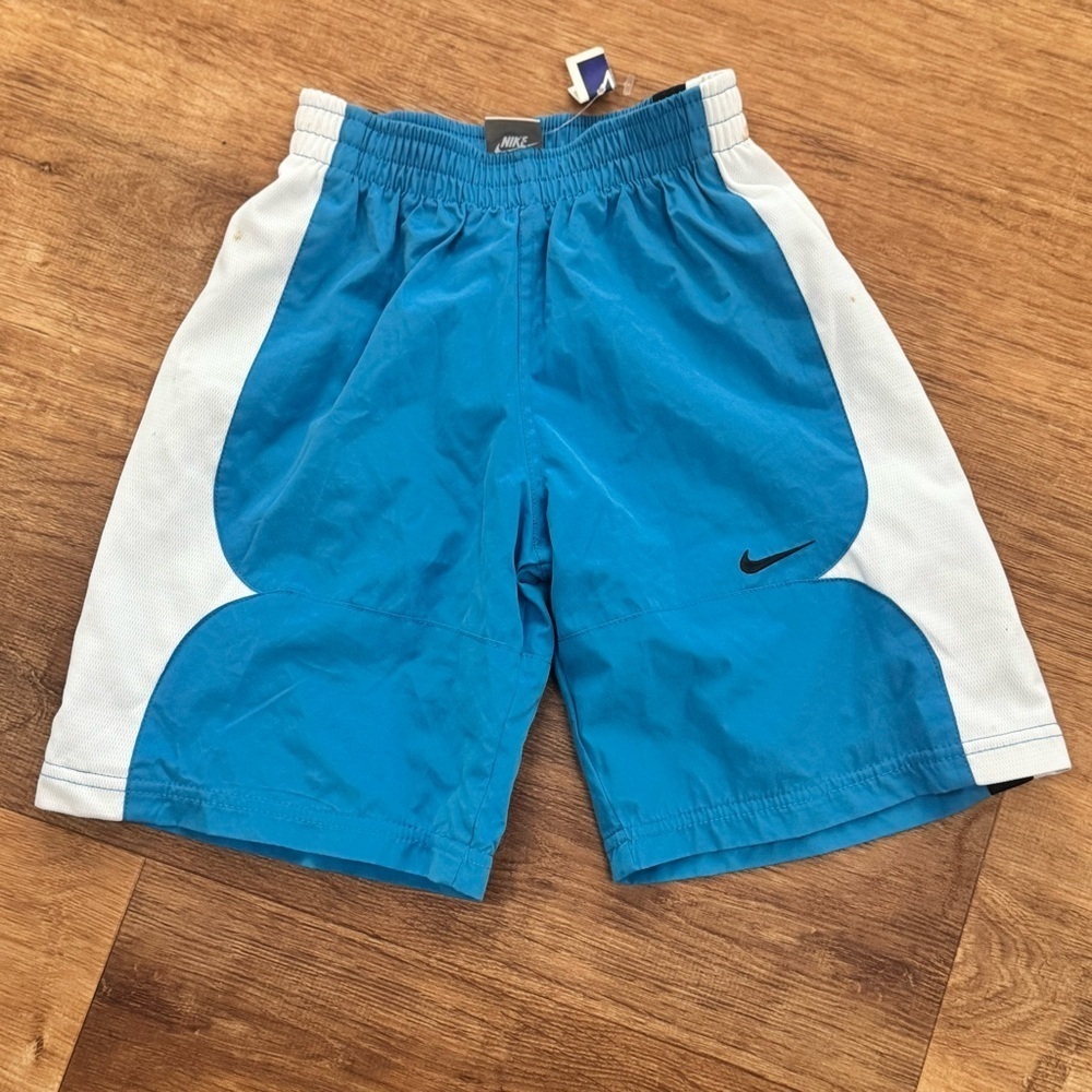 NWT NIKE Boy’s Size 4 Swim Trunks Shorts Blue White Mesh Lined Beach Pool - Picture 2 of 6
